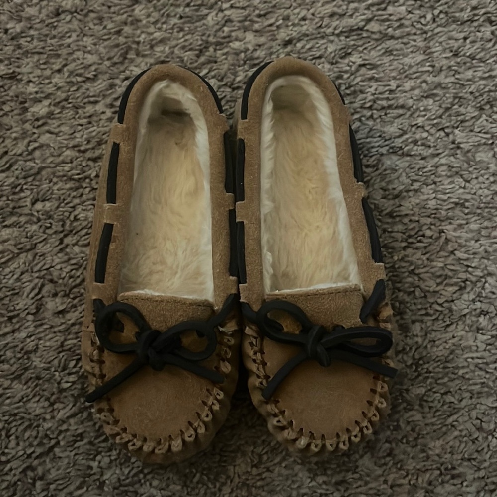 Kids Vineyard vines slippers size 11